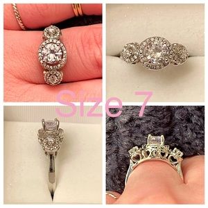 💎 Past Present Future CZ diamond halo ring.